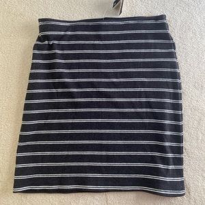 Hollister Women’s XS Pencil Skirt in black and white stripes NWT